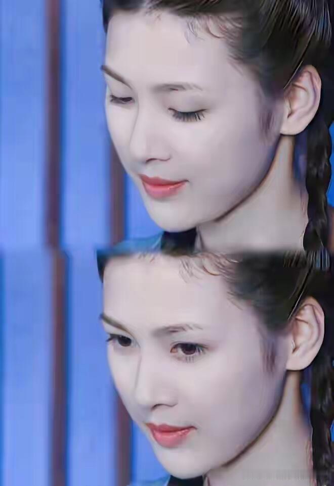 童蕾的这个侧颜好漂亮，肌肤白皙，五官大气，给人一种特别富态的美，她的脸型是有点微