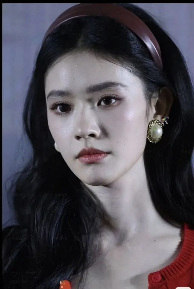 林允的生图状态是不是把章若楠艳压了？ 