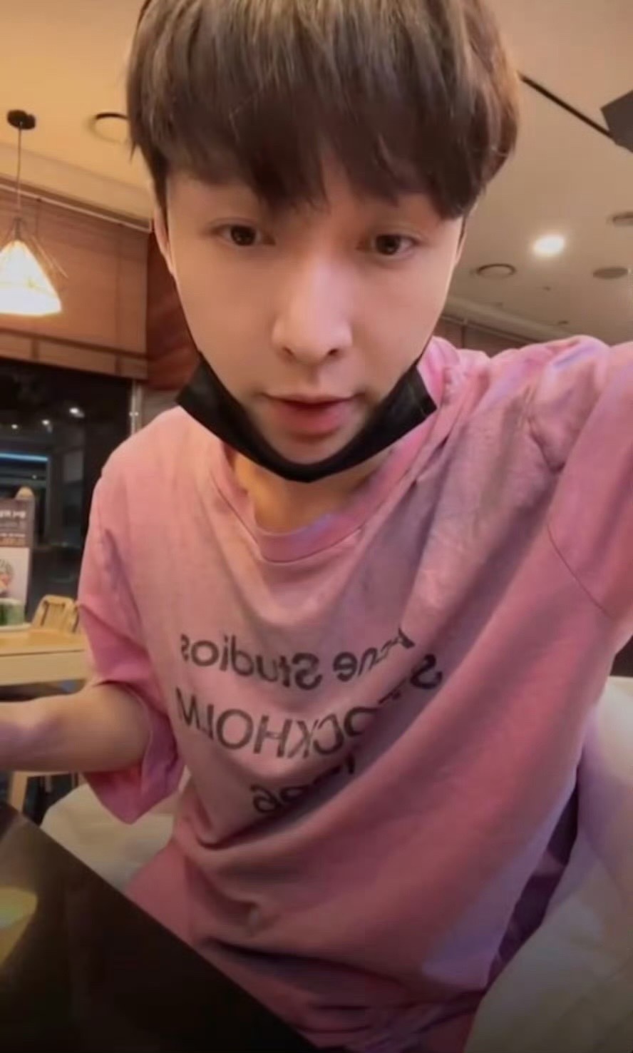 张艺兴直播和俊勉一起吃饭 ​​​