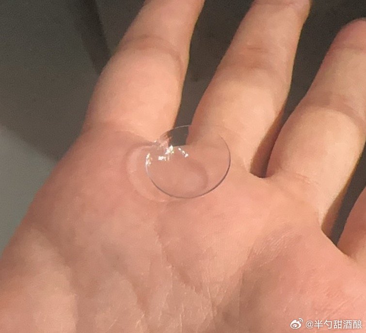 第一次戴隐形眼镜的我戴了一个小时，摘了一个小时…我真不行了 