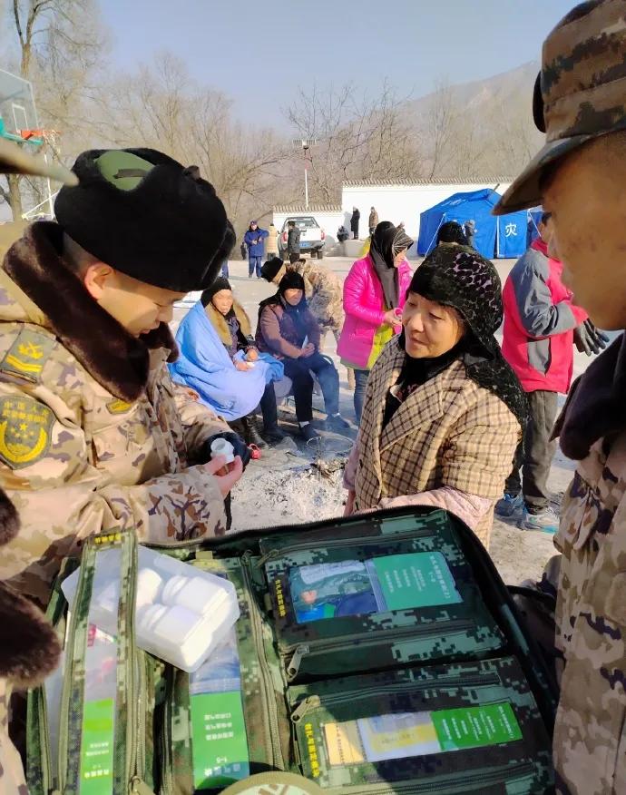 啥是大国救援速度啊？这就是大国救援速度，截至今晚七点半，经过电力工作人员抢险，甘