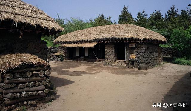 十六年守望！师长归乡遇驼背老妇，一跪道尽半生痴情
 
阅读此文前，诚邀您点击一下