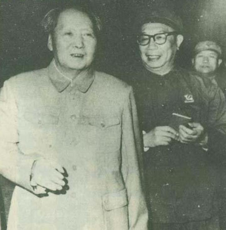 95年上将陈士榘逝世，临终被妻子问此生最爱的人是谁？他的回答令人出乎意料！
19