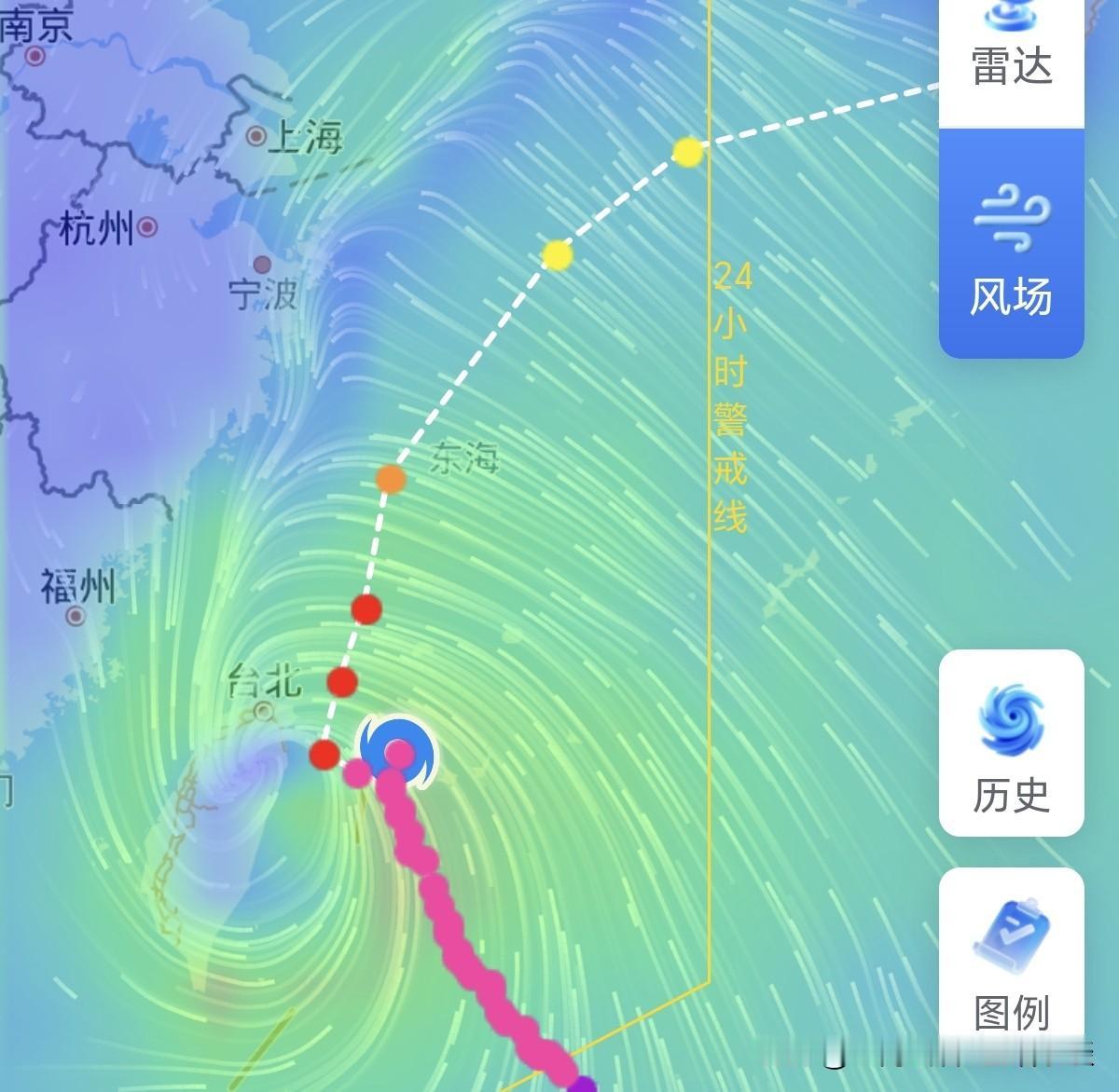 随着台风的临近，目前外围风圈，已经影响到宁波了。现在窗外已经下起了雨，刮起了风。