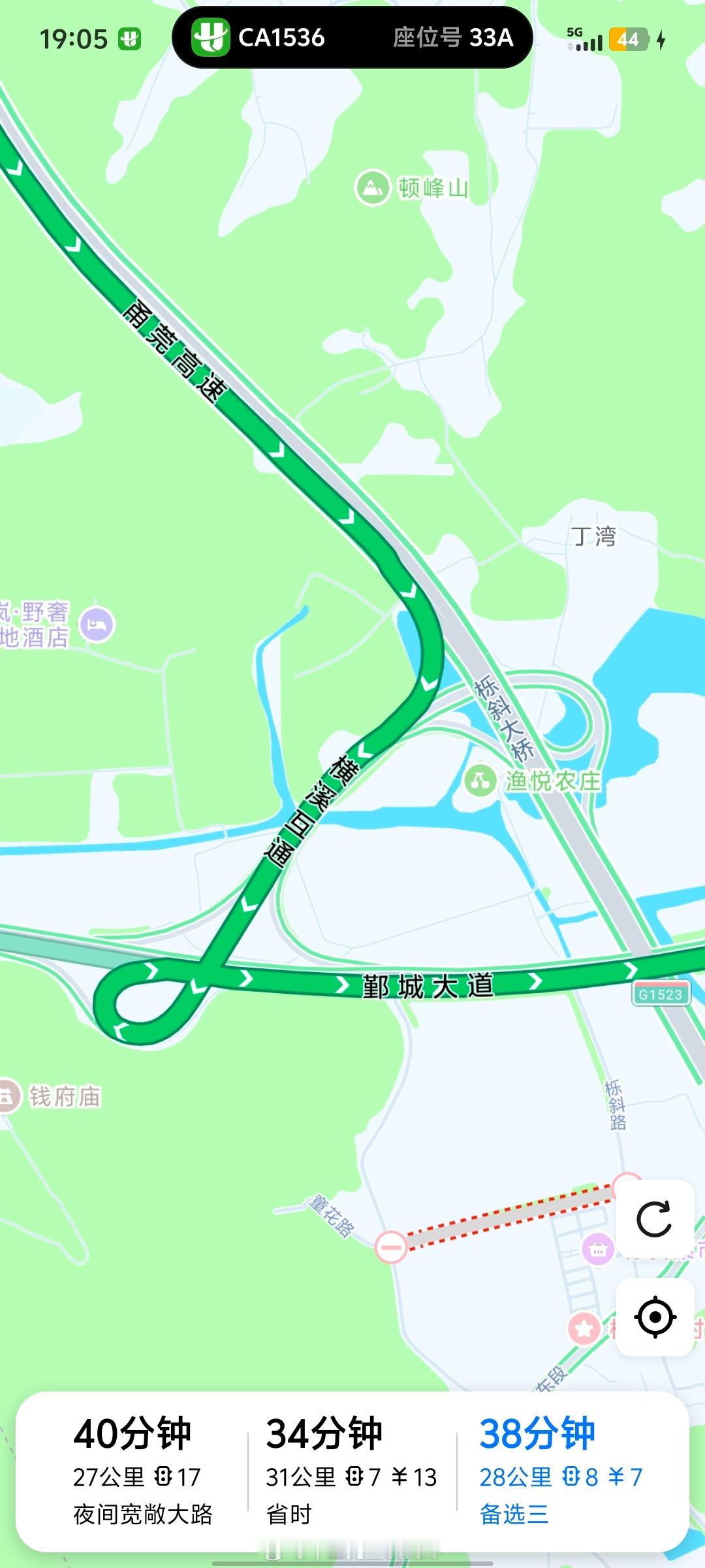 宁波的同学来看看，从甬莞高速高速下来去东钱湖景区的这个路是不是设计的有问题，连续
