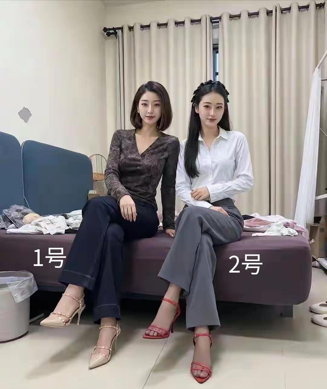 公司白领二位美女，我选端庄优雅的1号美女做结婚对象。她短发齐眉，洋气时尚。换作是