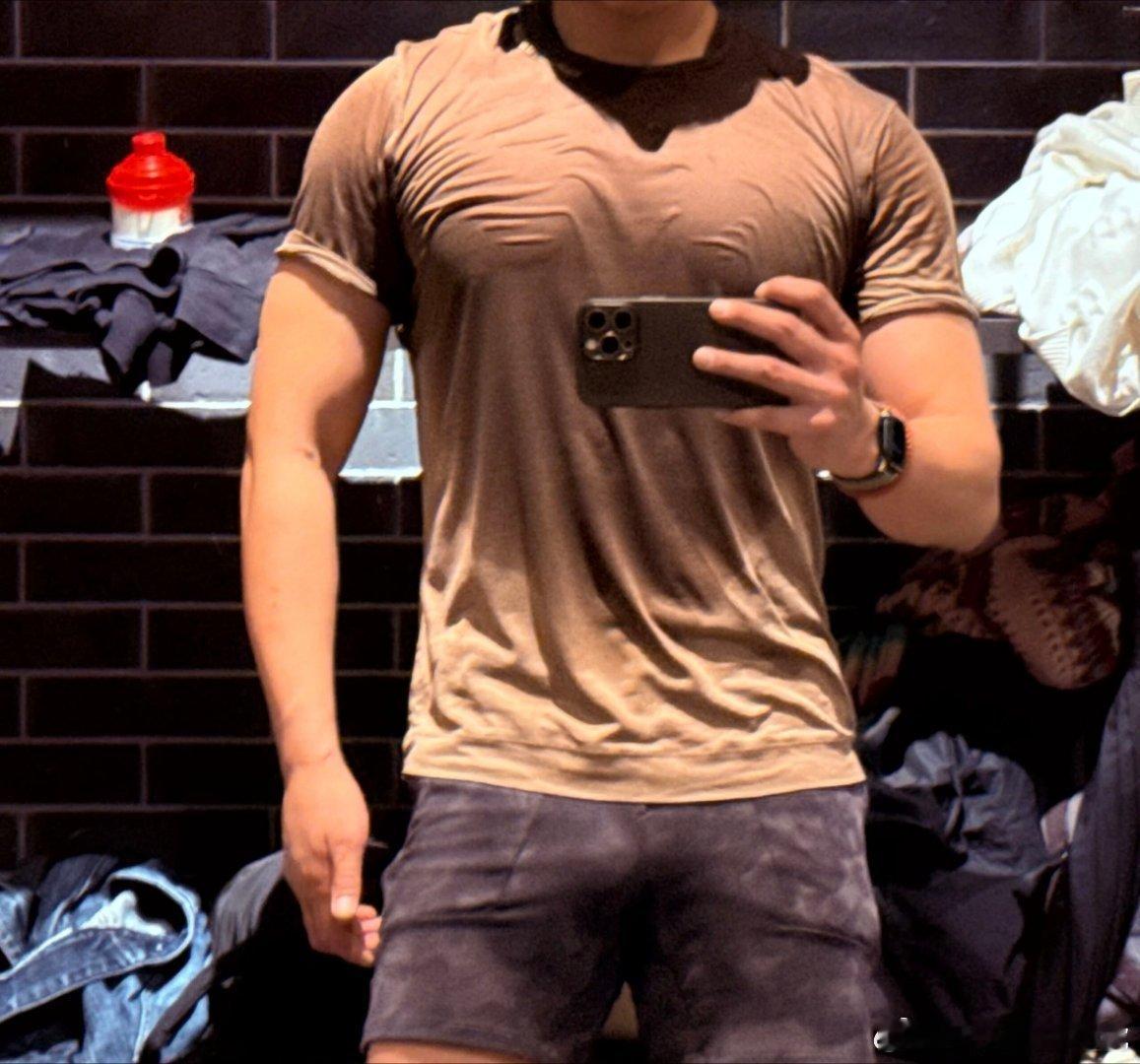 发现变胖真的太廉价了胖容易，瘦很难。需要汗水，需要爬山，加油吧少年。 