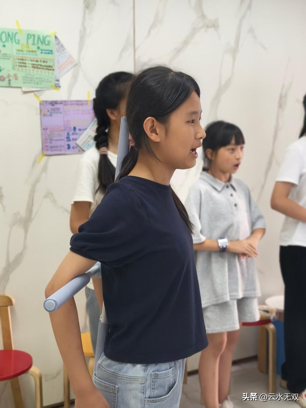 好的家庭关系其实就看一个行为，孩子爱回家。如果一个孩子不爱回家，并不是他冷漠，真