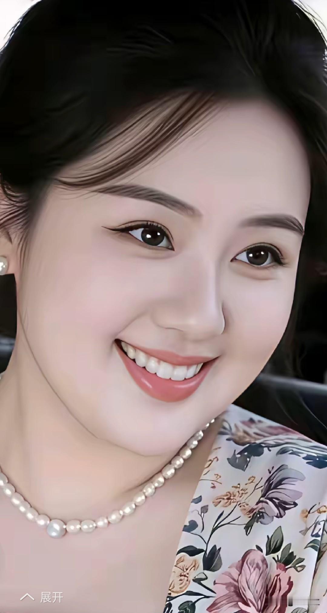 一生遇人千千万
能有几人天天念
同愿同行遇知音
琴瑟和鸣尽开颜