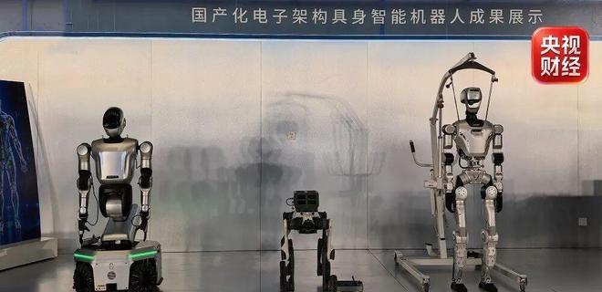 这个国庆科技圈没闲着：全国产化电子架构的具身智能机器人亮相，中欧"微笑"卫星发回