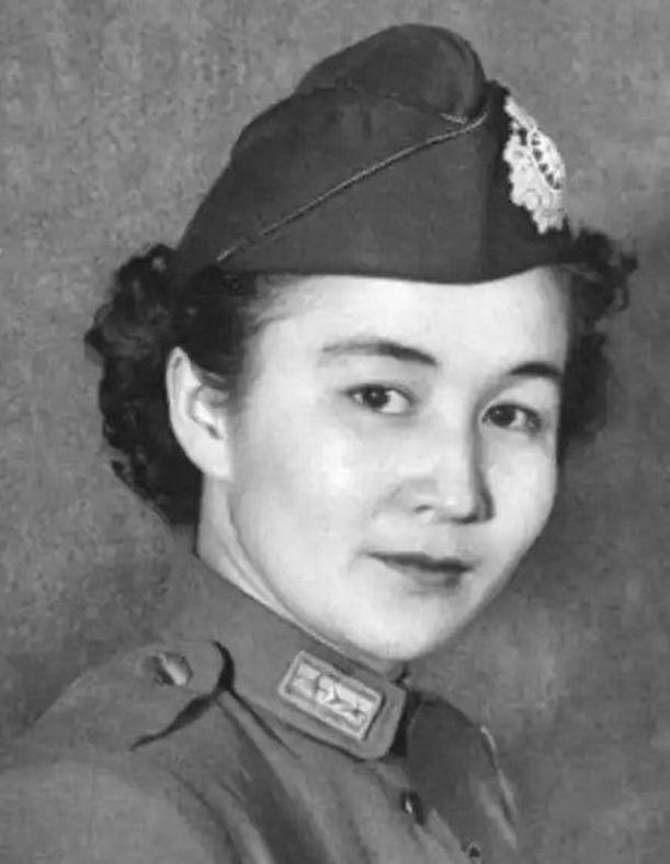 1955年，上海举行了一场特殊的行刑大会，被执行死刑的女犯人看起来就是个"老妈子