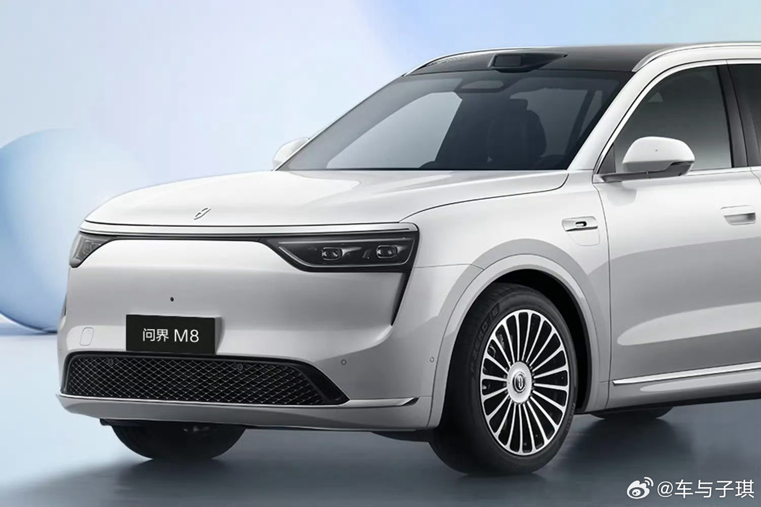 开M8属实越开越舒心，鸿蒙智行OTA升级后安全感直接拉满。下车会主动监测后方来车