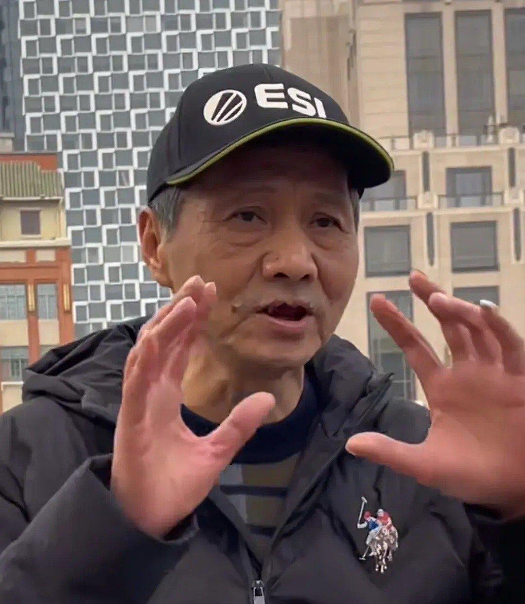 上海爷叔：今天2025年最后一个交易日完美收官大家好收盘了，今天2025年最后一