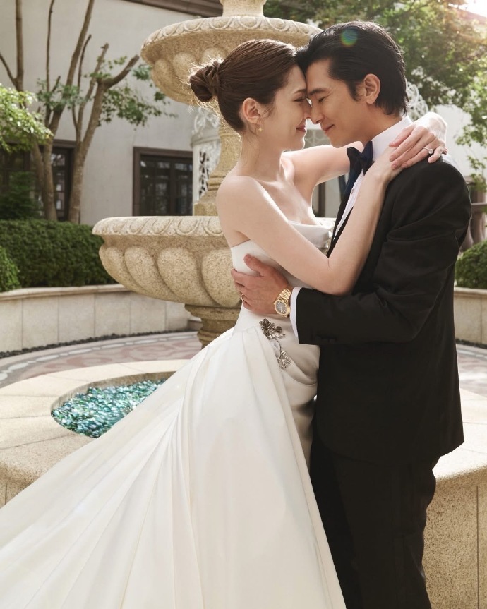 许玮甯邱泽婚礼造型许玮甯邱泽婚宴造型