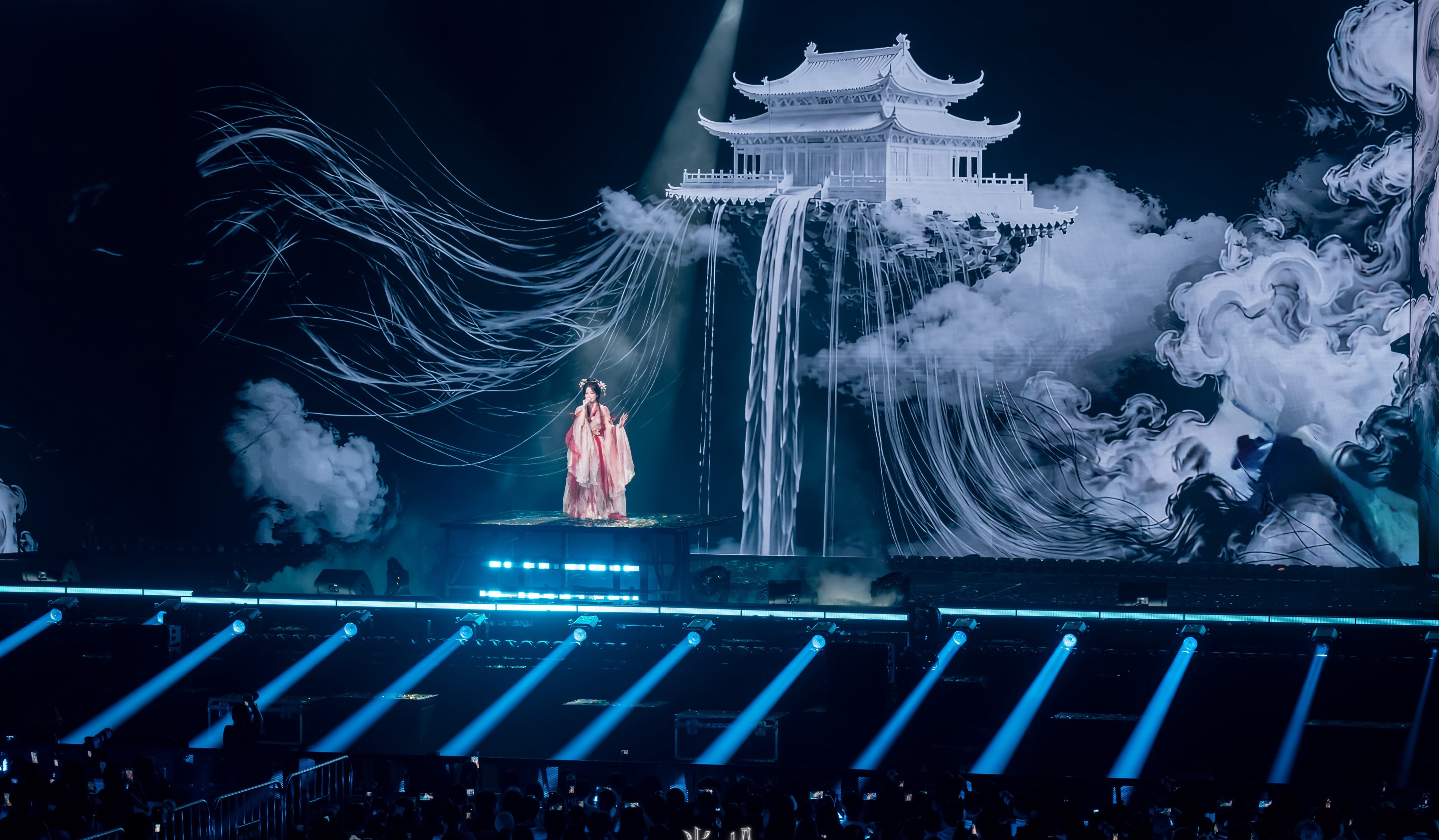 今天我们一起点亮璇峰棒✨ 陈卓璇当拾巡回演唱会 