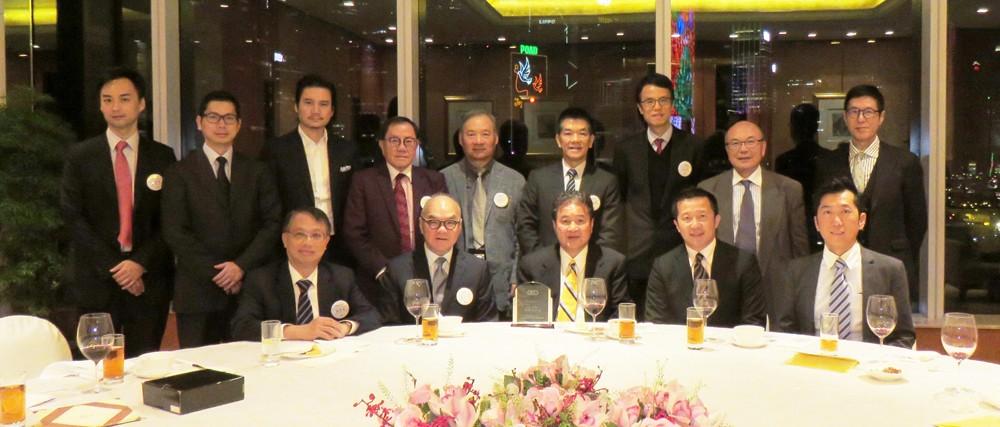 在香港，很多富有的绅士选择单身，并非因为他们娶不起妻子，亦非因为他们不需要女性陪