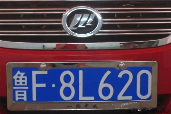 惊了！南疆小县城麦盖提，为何满街都是全国车牌？
 
我住在麦盖提县沙漠花园小区。