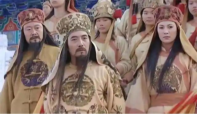 天京事变，在杨秀清、韦昌辉相继被杀后，洪秀全犯了一个致命的错误，没有出面保护两个