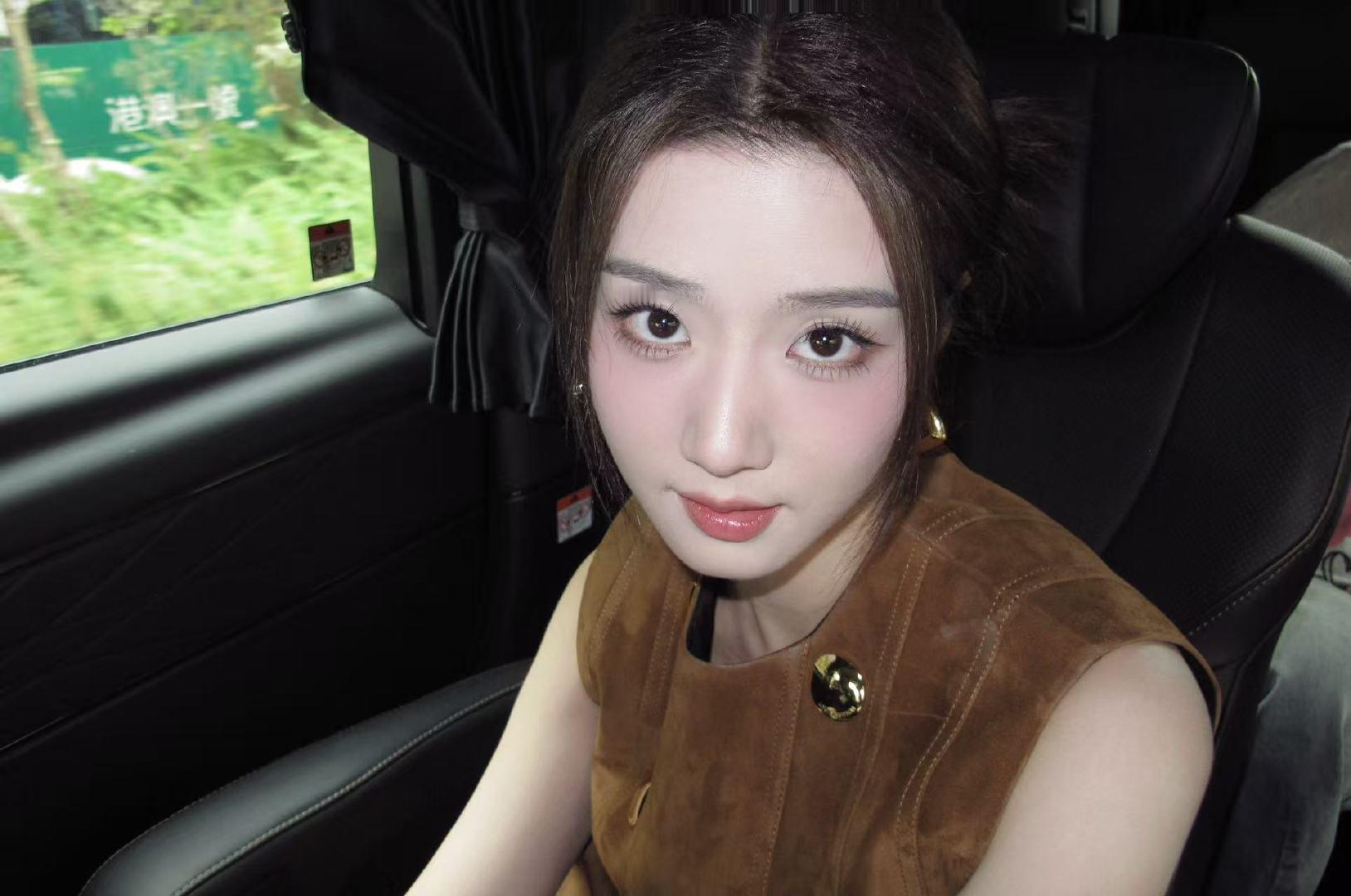 工作室分享抓拍镜头下的卢昱晓，美美的很安心