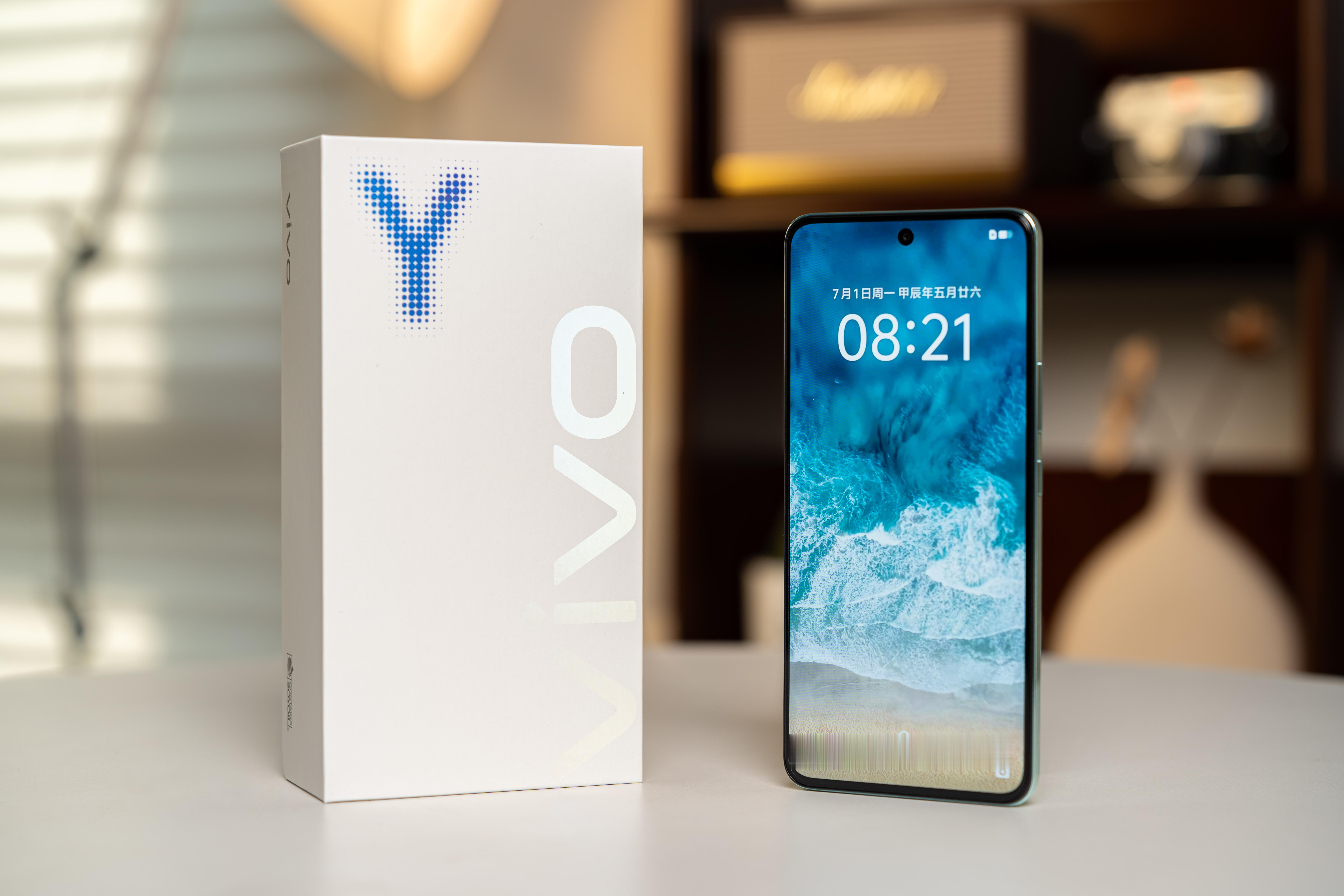 【图赏】现在这入门机外观越来越旗舰了，vivo Y300 这银杏纹理太有特点了，