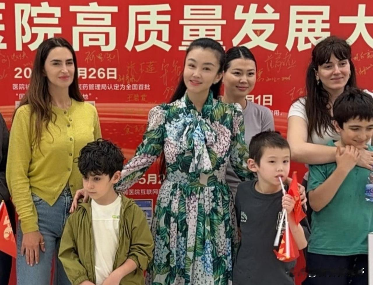 探访西安中医脑病医院高质量发展大会，感受科技与医疗的融合！