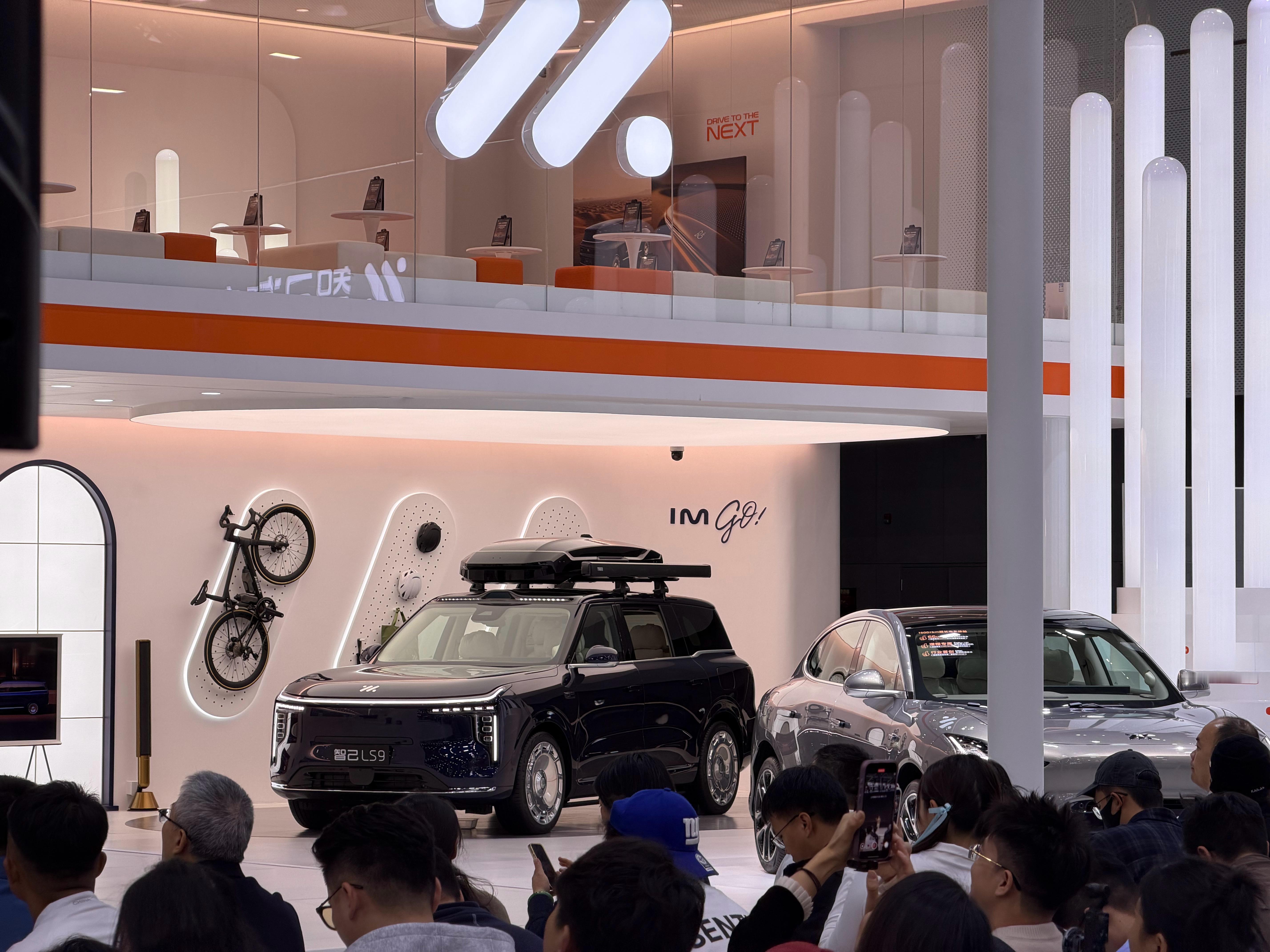 新一代智己LS6，定位20万级大五座SUV，是同级唯一搭载800V高压平台与大电