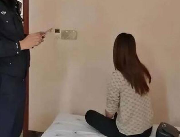 上海，有个男子在网上认识了两个女网友，随后男子联系了三个所谓的哥们，说约好了一起