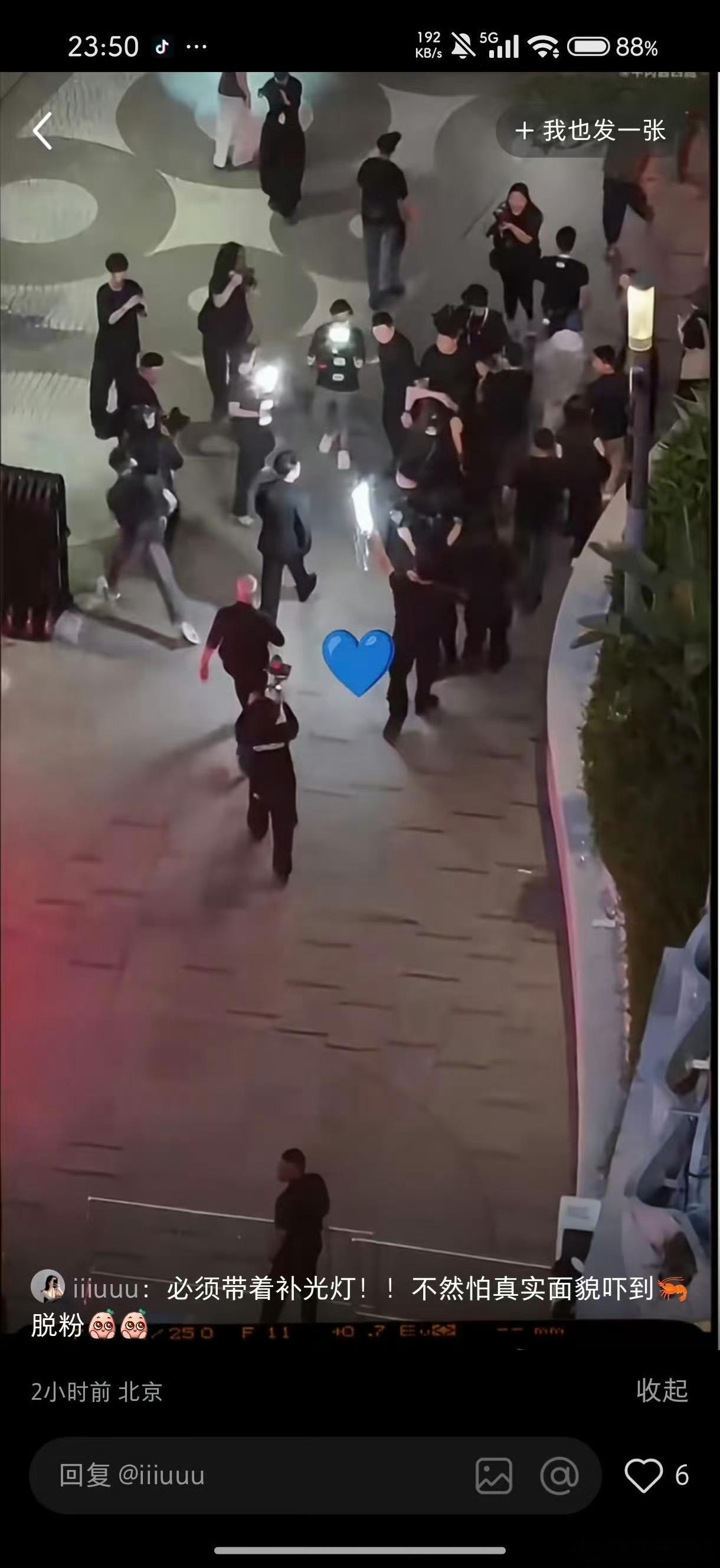 全方位打光+机位，拍人设素材呢这是，好做作一场大秀... 