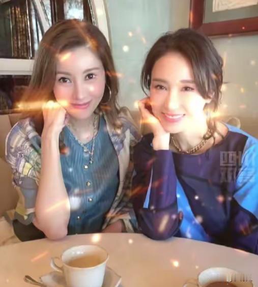 香港最美女神李嘉欣和黎姿，李嘉欣年纪越大看着越凶。黎姿越来越有女人味儿，年轻时候