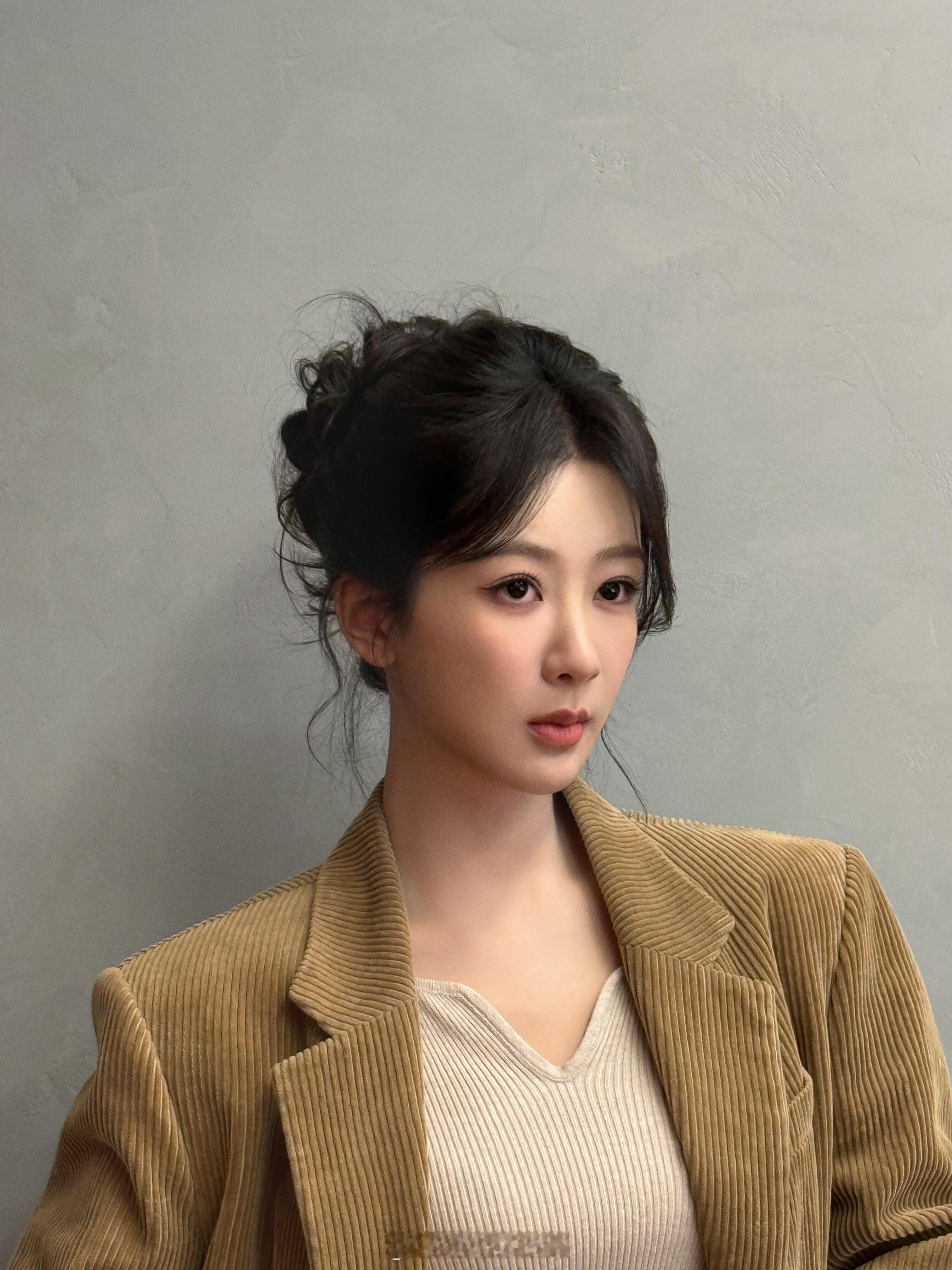 可爱杨紫开工大吉，工作碎片多多来点