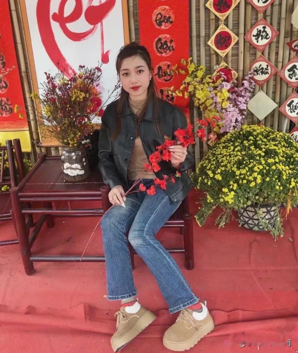今天给越南妹子打了奖励通报，她开心得差点飞起来!
我一直开会跟我手下的所有的越南