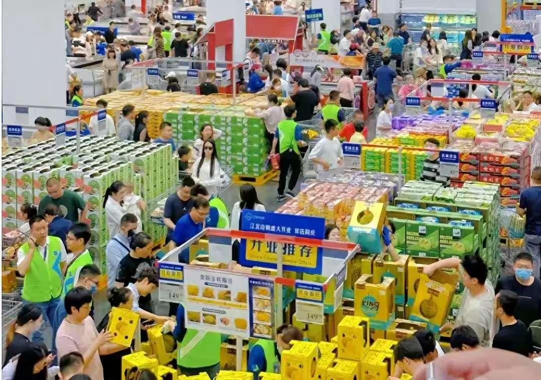 山姆收260元会员费，中产抢着交，到底图啥？
上周末去山姆，进场就排了二十分钟队