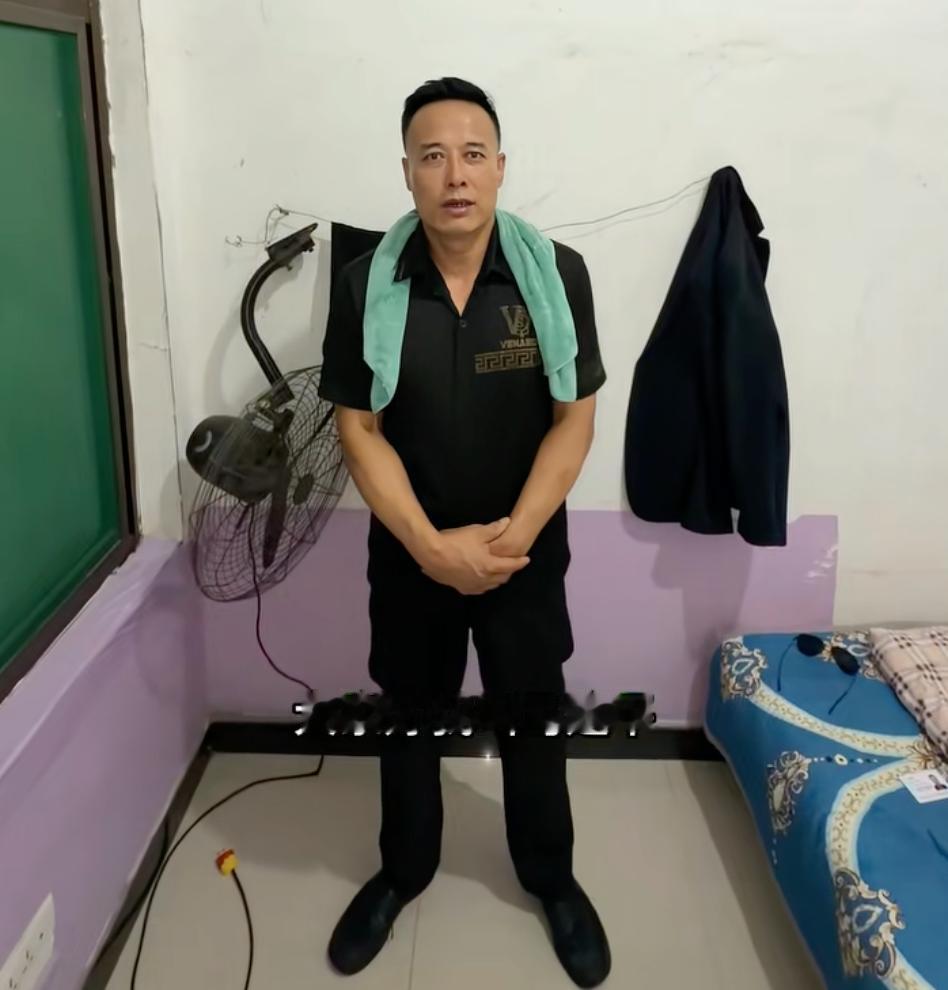 这人气比马斯克本人还火啊，陕西一饭店老板因为撞脸马斯克一夜之间爆红，他叫马建平。