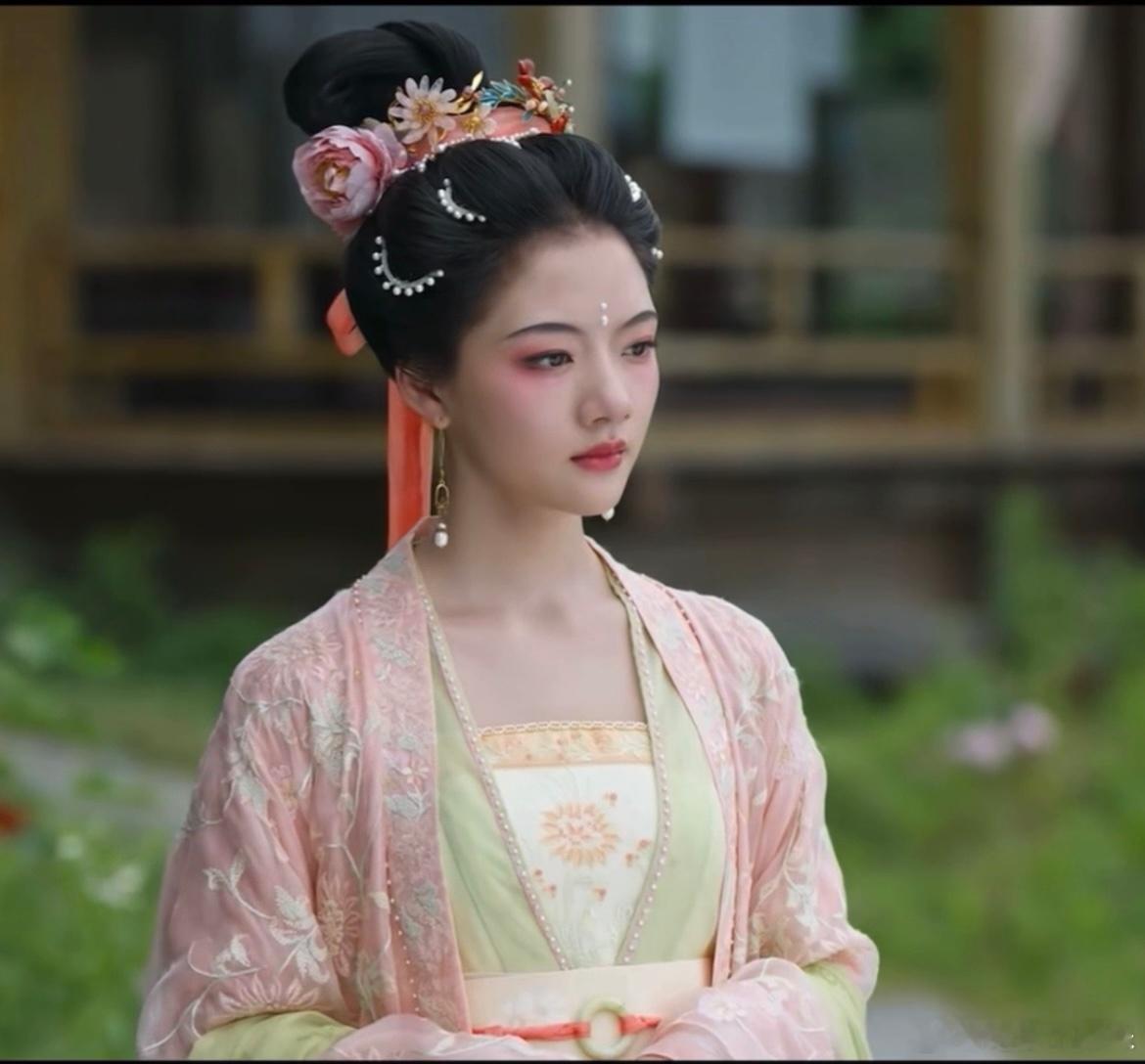 这些簪花发型都好好看啊 ​​​