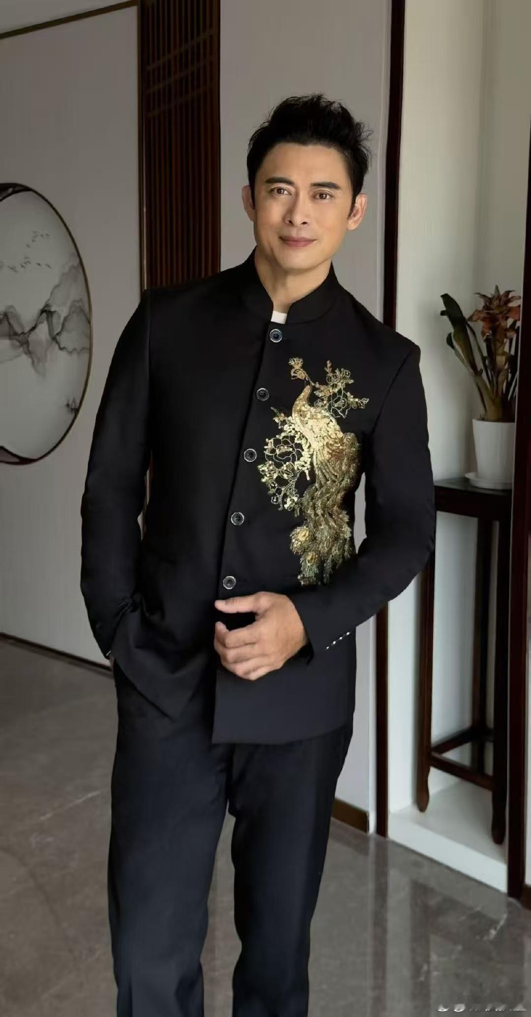 樊少皇宝刀未老具像化初入职场金融季 印象里他就是经典功夫演员，如今再看现场出手，