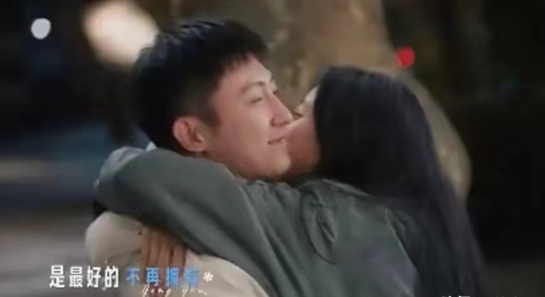 12月1日，看完这期你好星期六，所有人都在好奇黄景瑜到底怎么了，剧里亲都亲了，抱