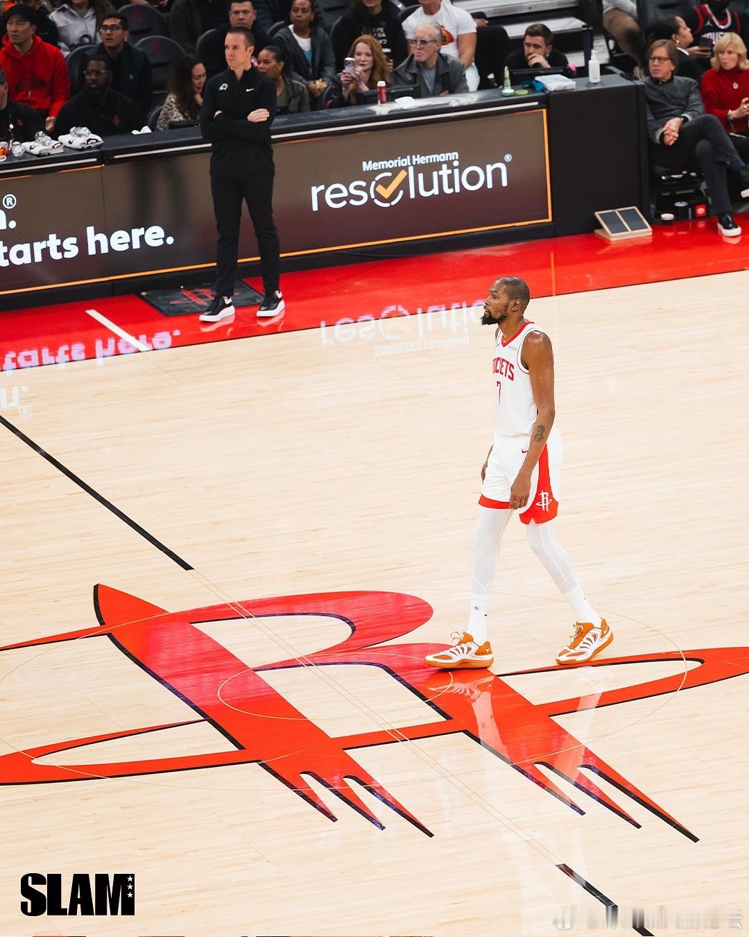 逆天赛程，目前火箭比赛场次来到21场，依旧是全联盟比赛场次最少的球队。更离谱的是