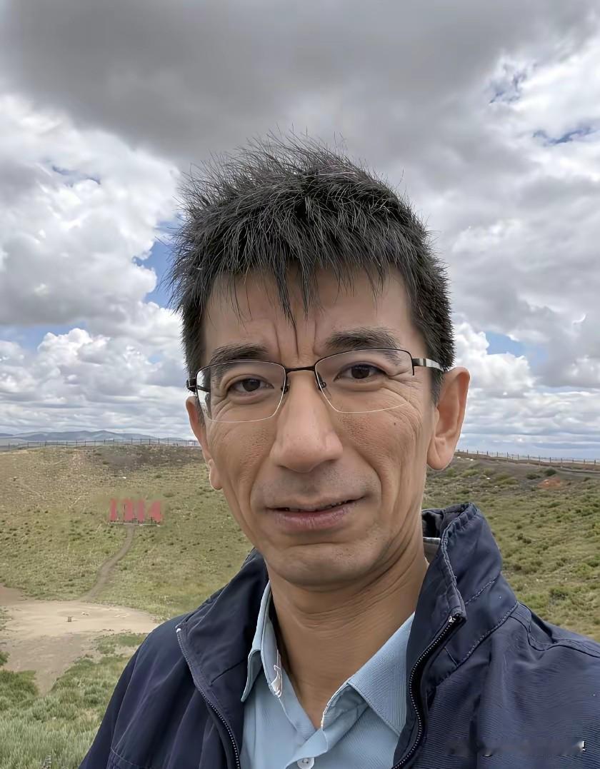孙美丽长的一点都不美丽，
他甚至有超越他年龄的沧桑。
话说“相由心生”，
当看到
