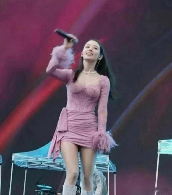 这是郎朗的老婆吉娜吗？ 