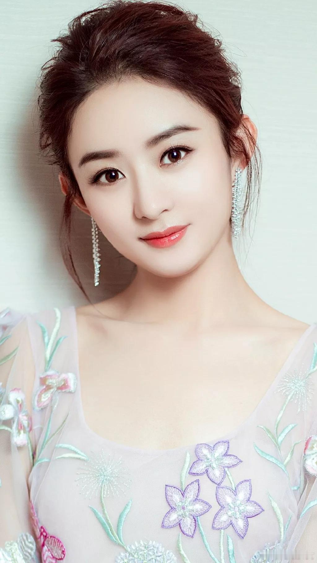 #赵丽颖不想身材管理#相信颖宝真的是说出了心里话吧，美食的诱惑又是多少人可以抗拒