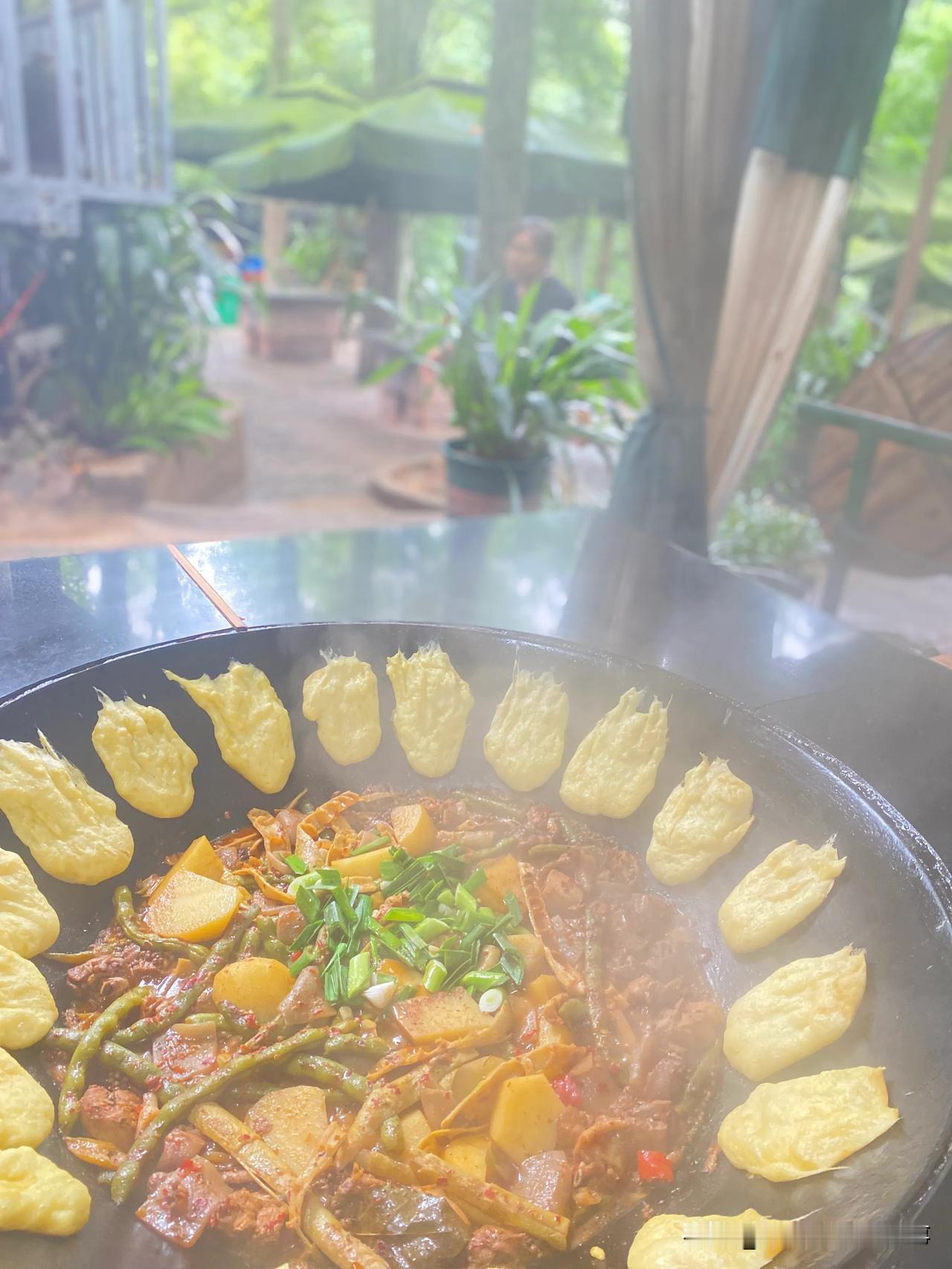 最近从新西兰回成都了，过几天出发去马来西亚吃榴莲，因为最近是马来西亚榴莲季节，去