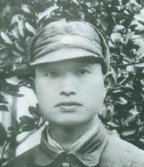 1964年10月16日傍晚，罗布泊的沙砾一片寂静。倒计时声在耳机里回荡，“三、二