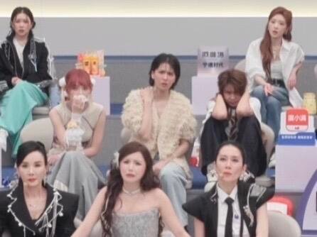 你们也舍不得安小鸟吧濛快要被折磨疯了，蔷整个人都透着一种看透一切 嘲讽 无语 没