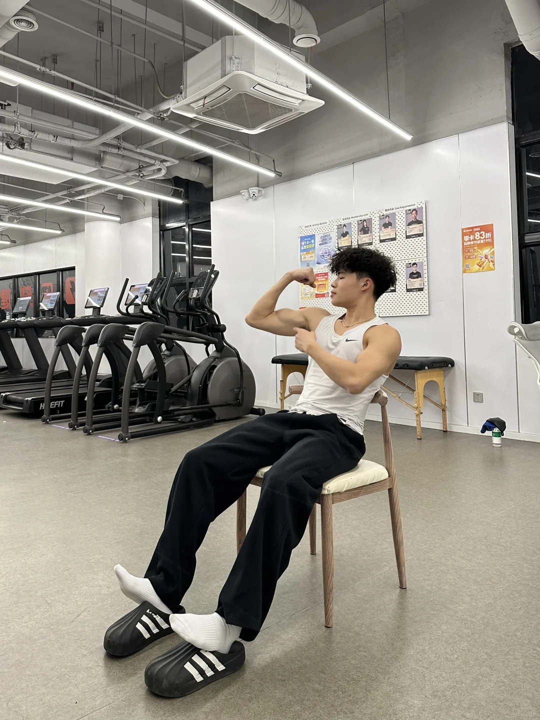 黑皮健身男大