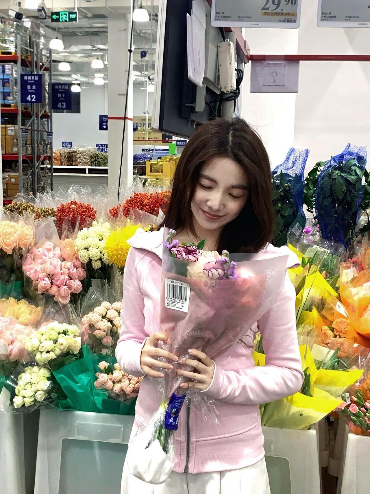 某天 你也会为了哄她 跟她说从未爱过我