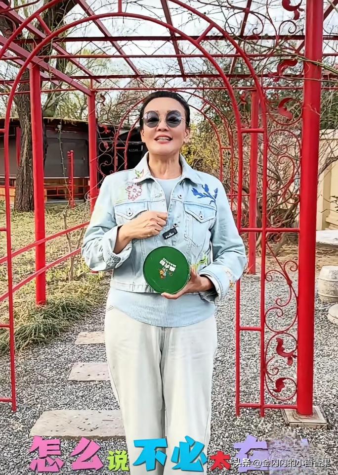 谁也别想拿捏张兰。
鸡汤灌得猛，酸辣粉卖得疯，流量玩得溜，谁也拿捏不住她。
 