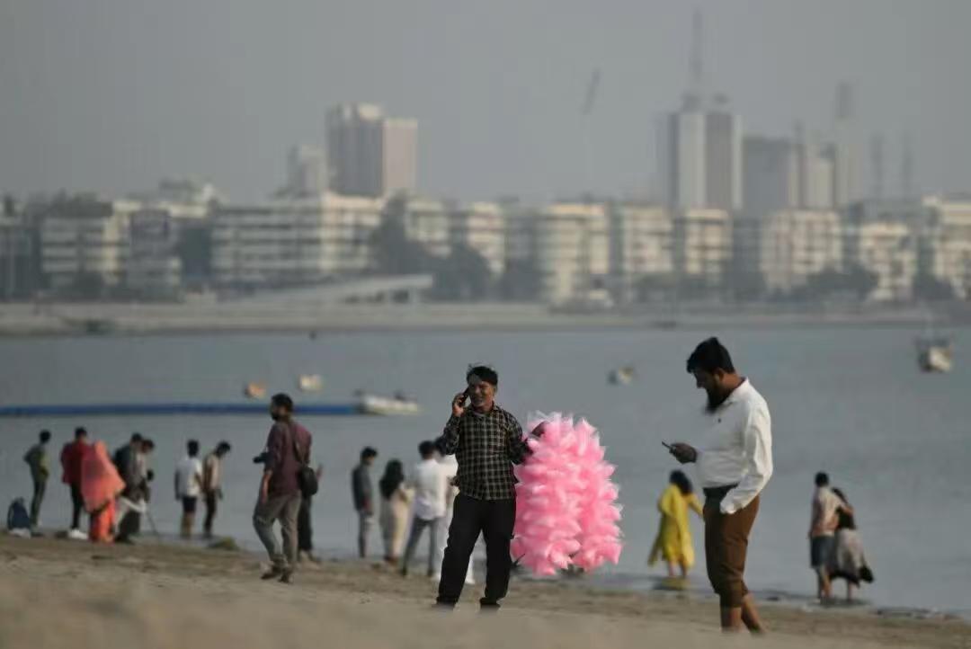 印度也变聪明了，开始向中国示好，将全面恢复向中国公民发放旅游签证。今年7月，印度