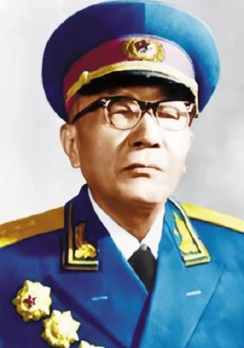 1940年，皖东北好几支抗日武装，谁也不服谁，中央只好空降一“瞎子”主持大局，他
