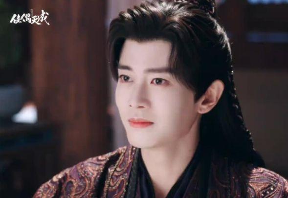 任嘉伦这次真的把“破碎感战神”演到骨子里了！饰演战鬼少主陆千乔，天生背负五不全诅