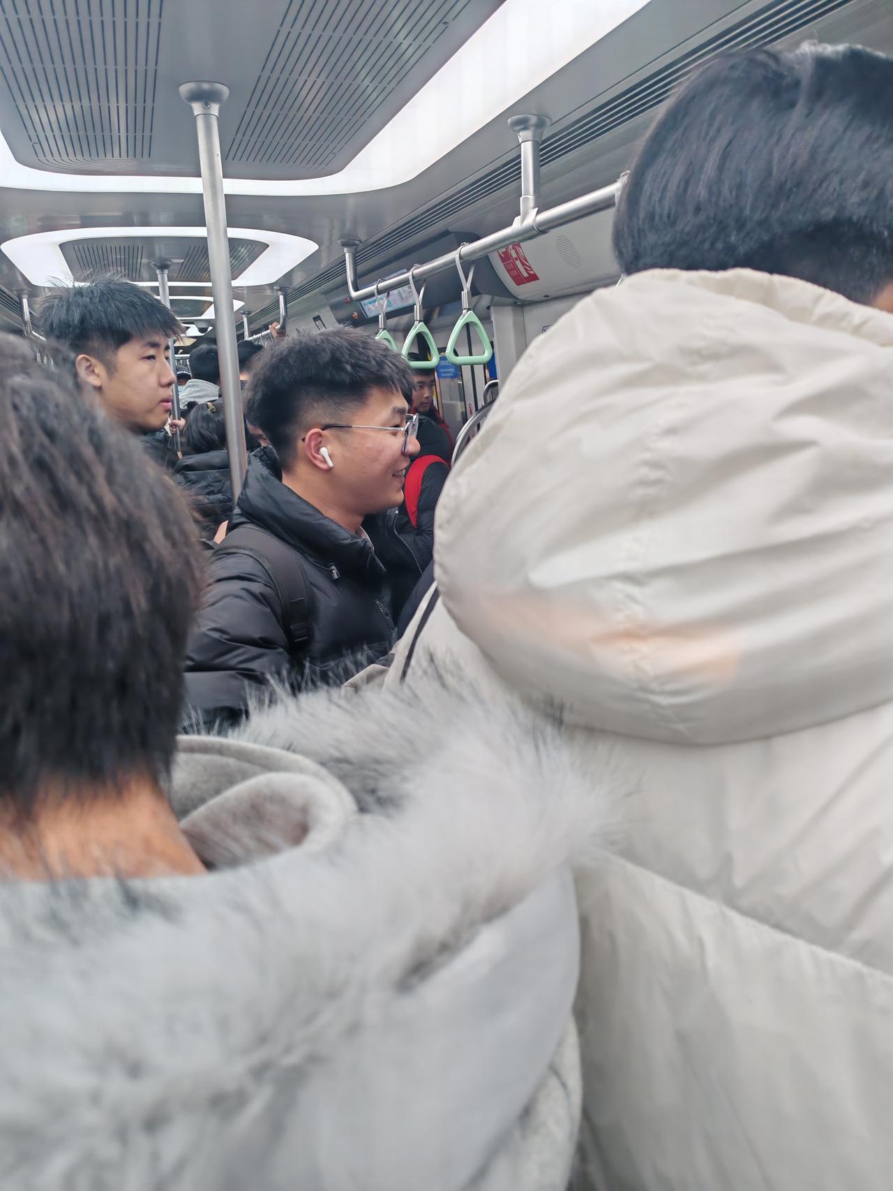 地铁有一万个人